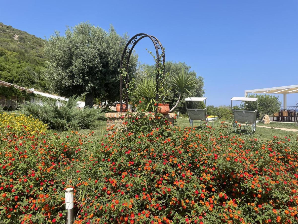 Hotel Essenza Di Mirto La Caletta Eksteriør bilde