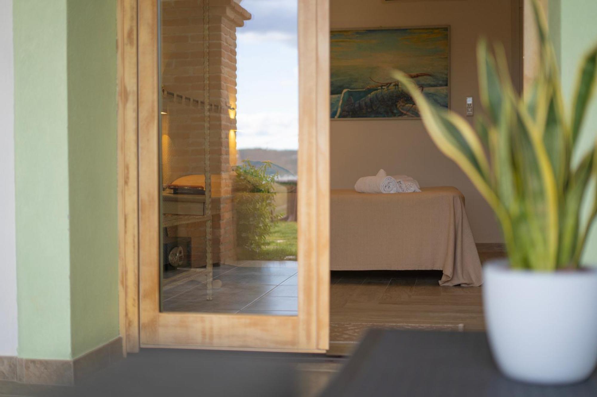 Hotel Essenza Di Mirto La Caletta Eksteriør bilde