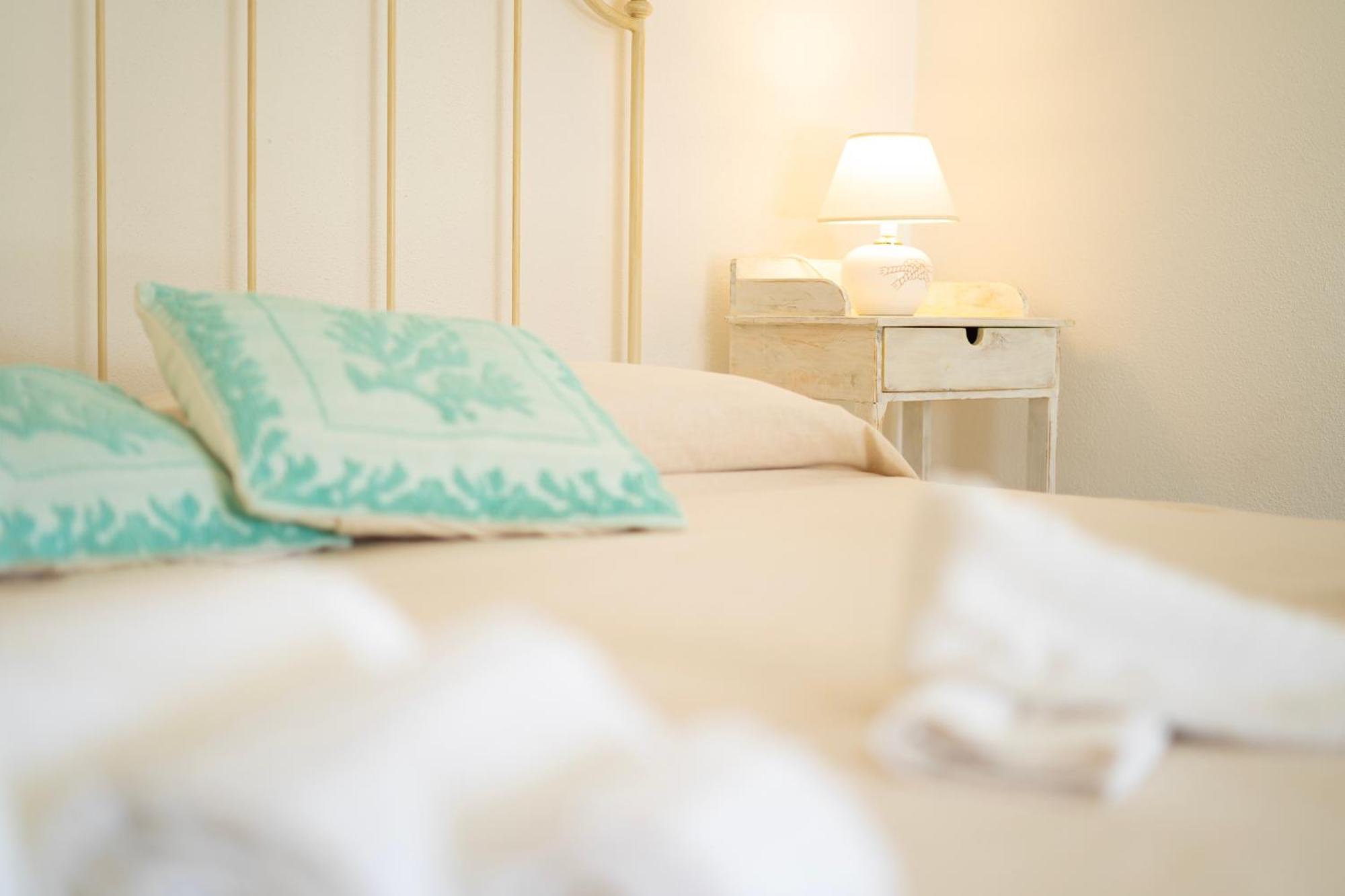 Hotel Essenza Di Mirto La Caletta Eksteriør bilde