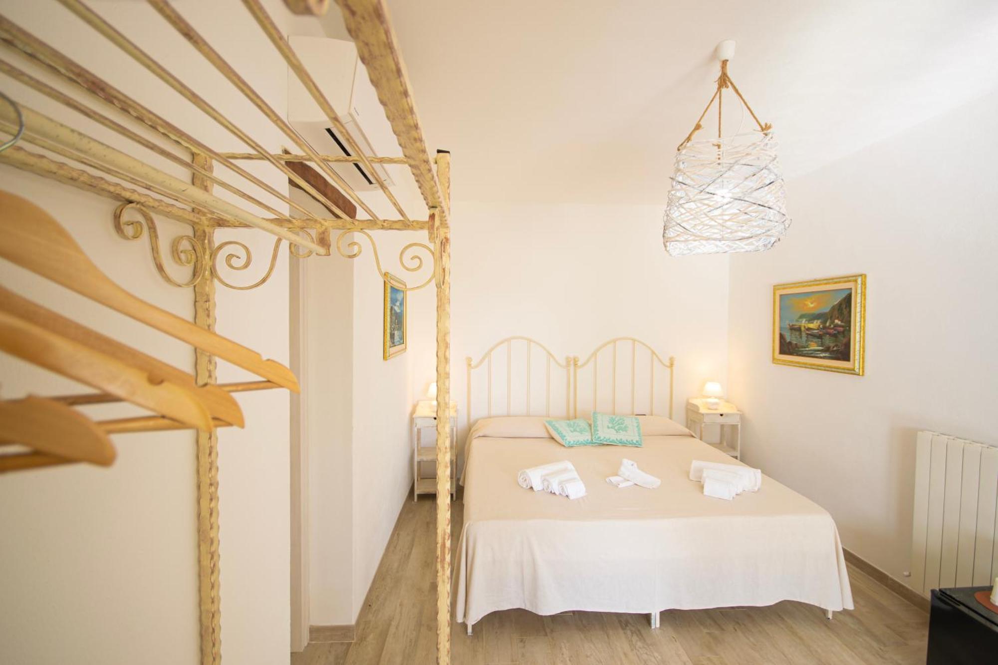 Hotel Essenza Di Mirto La Caletta Rom bilde